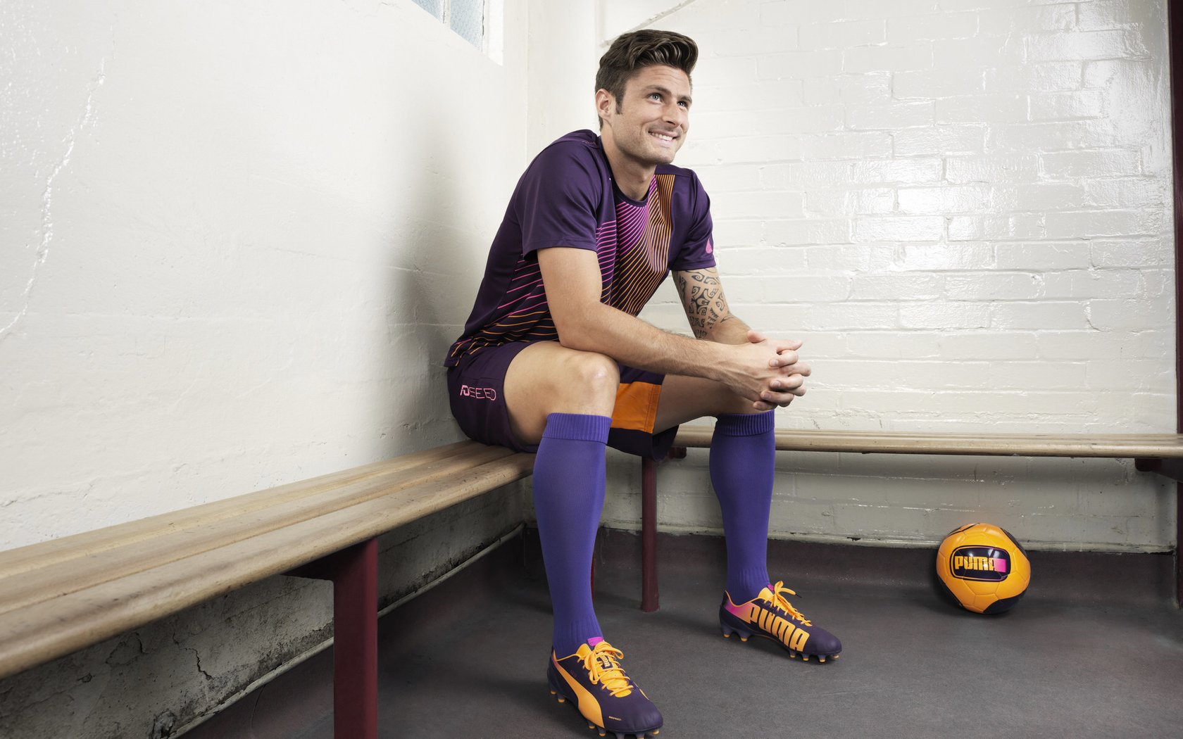 leyu乐鱼-斯图加特高位封锁打断出球路线，斯图加特高中锋